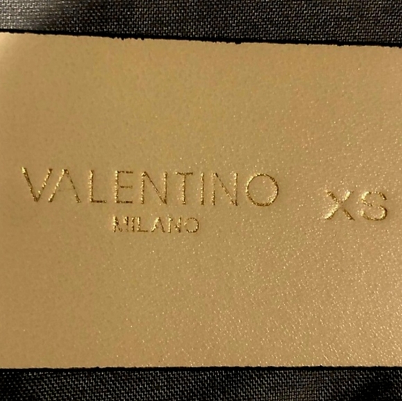 ?LIKE NEW? Valentino Belt Gold Hammered V Logo main image 5
